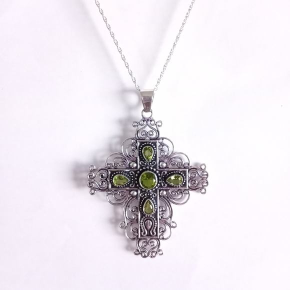Sterling silver green peridot filigree cross pendant on 20 inch necklace NEW - Picture 2 of 6